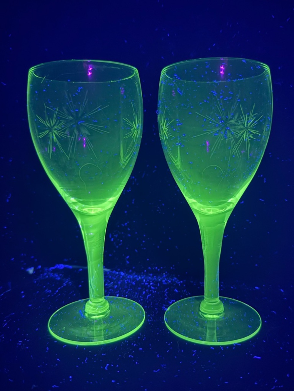 Mid Century Modern UV Reactive Barware Starburst Wine Glasses 2pc MCM glasses
